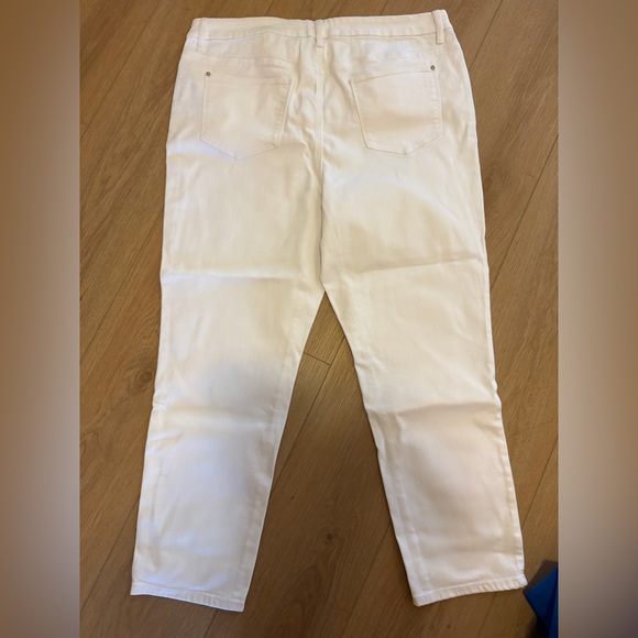 Chico's women’s Classic White Straight Leg Stretch Ankle Jeans Size 14 - Picture 4 of 4